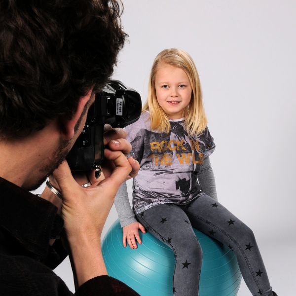 Laat je kind stralen met een deskundige schoolfotograaf voor een mooie schoolfoto middelbare school